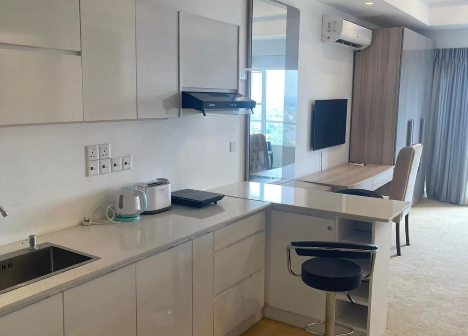 Ocean Breeze Sea View Luxury Apartments Negombo