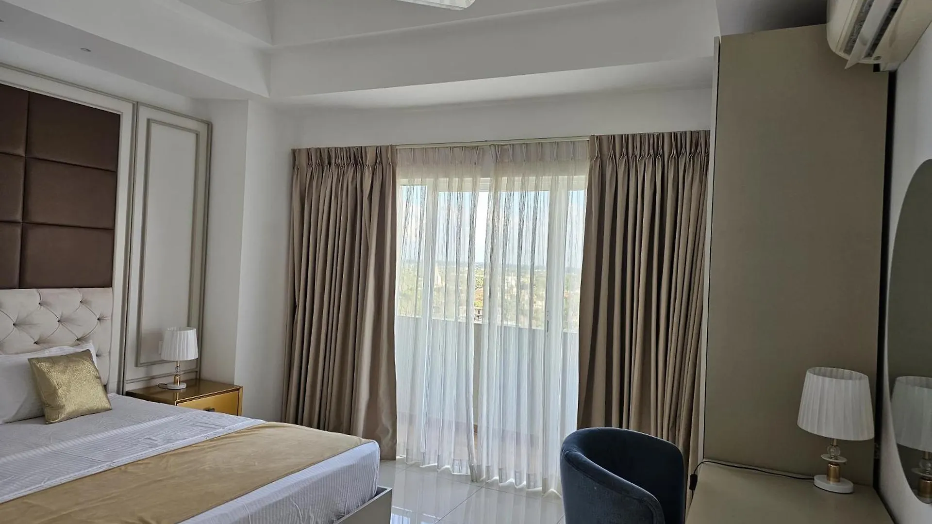 Ocean Breeze Sea View Luxury Apartments Negombo