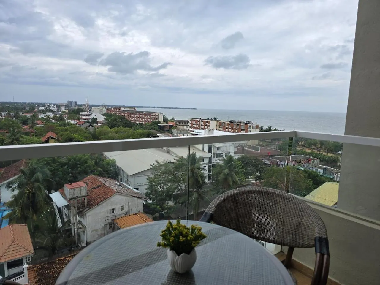 Ocean Breeze Sea View Luxury Apartments Negombo