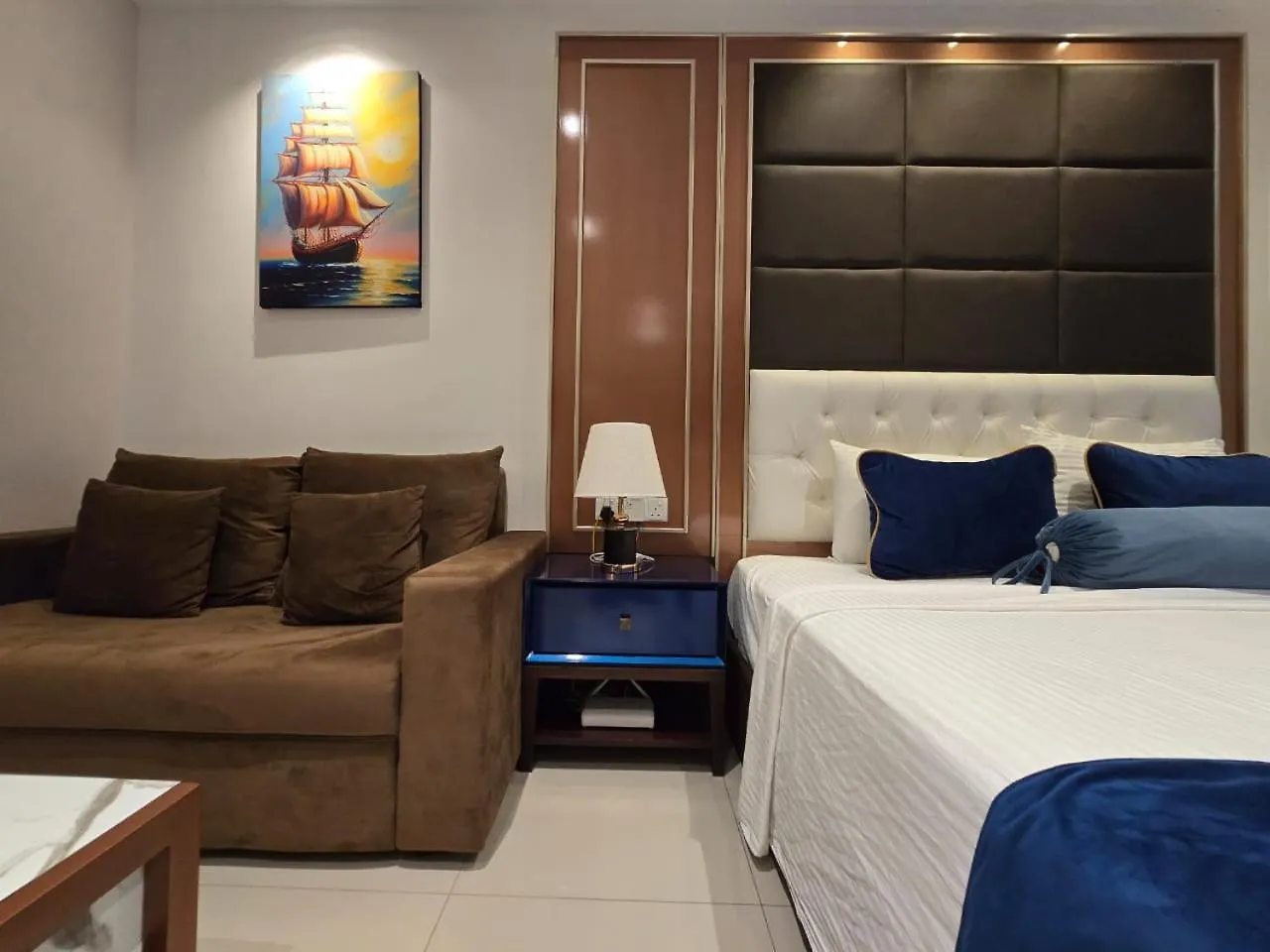 Ocean Breeze Sea View Luxury Apartments Negombo