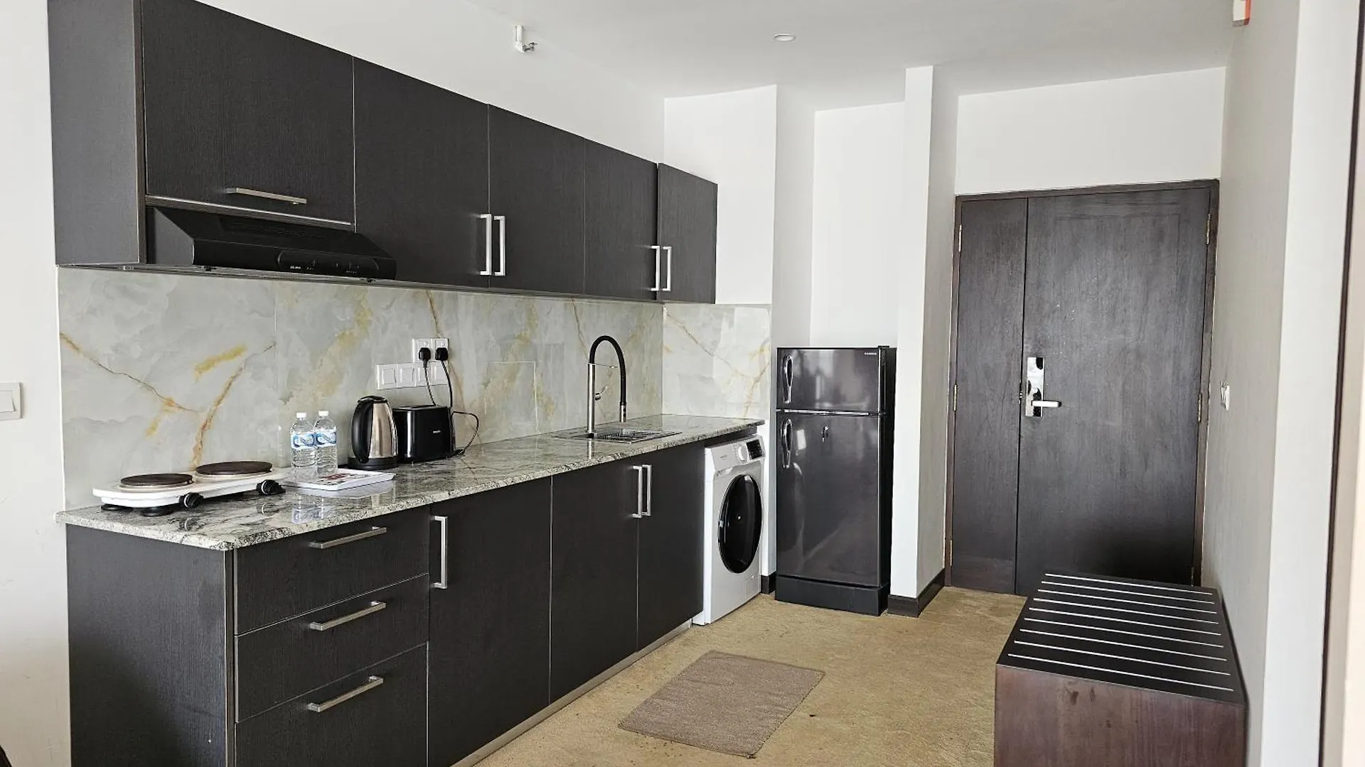 Ocean Breeze Sea View Luxury Apartments Negombo