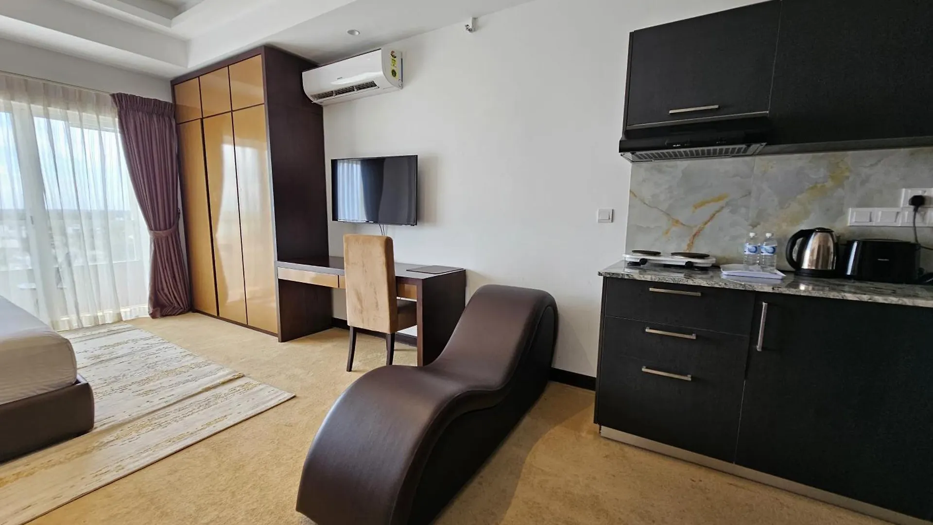 Ocean Breeze Sea View Luxury Apartments Negombo